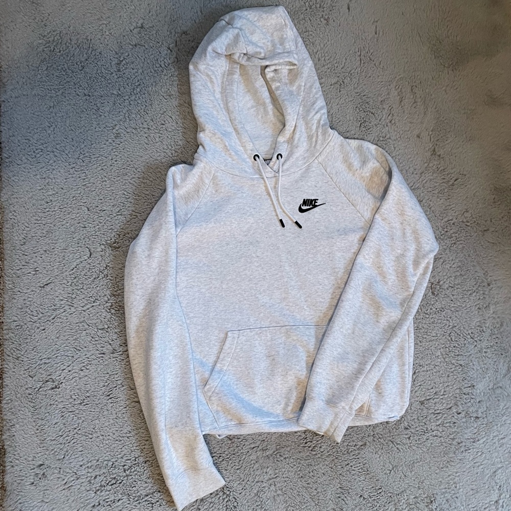 white nike sweatshirt